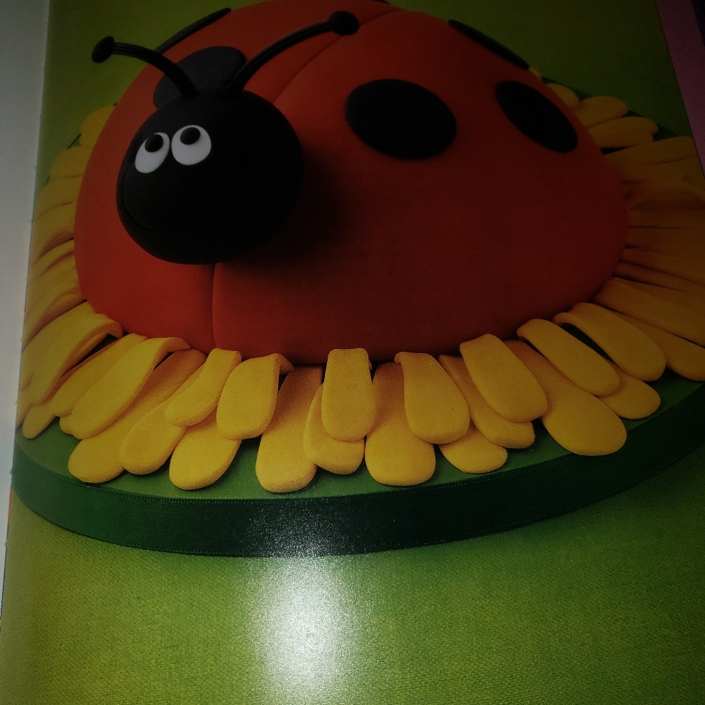 50 Easy Cakes by Debbie Brown Great ideas Cookbook cake decoration - Picture 4 of 9